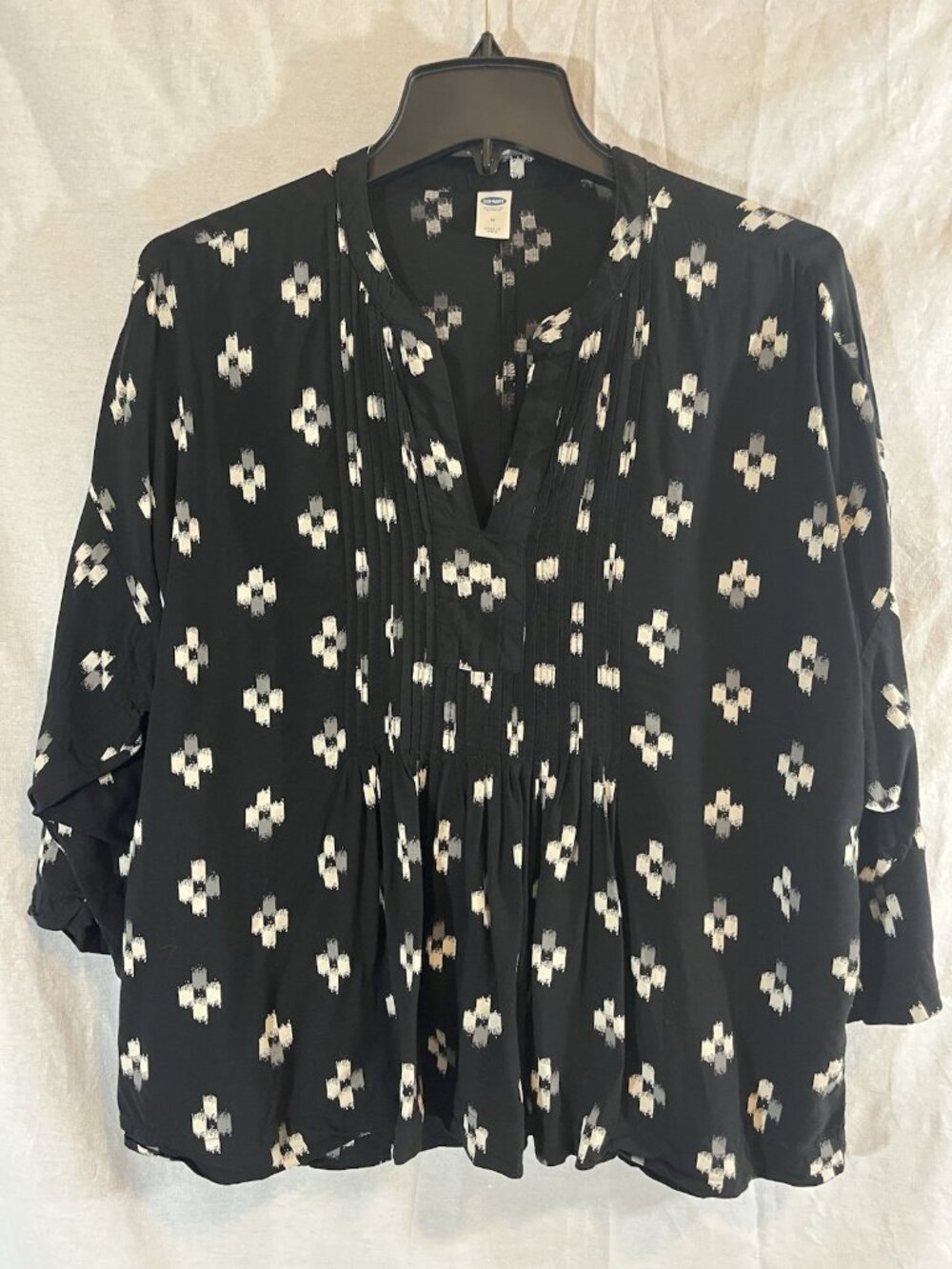 Old Navy Women’s Medium Black & White Geo Print Blouse